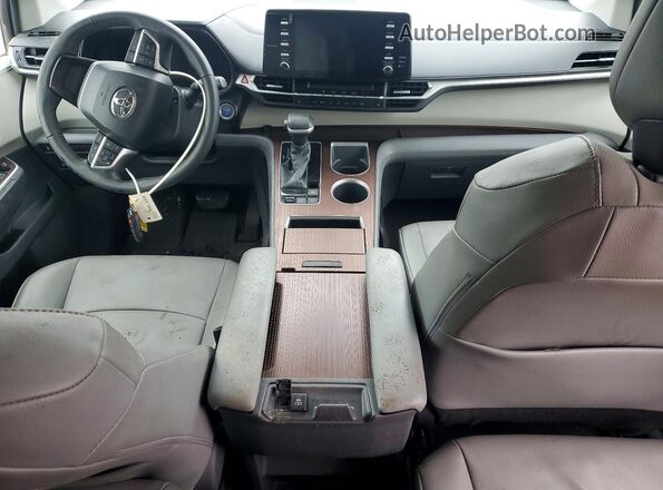 5TDYSKFC5MS007670 2021 TOYOTA SIENNA Серый Вид панели приборов