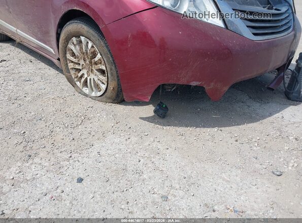 5TDYZ3DC0HS882214 2017 TOYOTA LE Maroon Widok z przodu