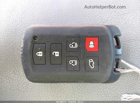 5TDYZ3DC3HS893076 2017 TOYOTA LE Gray Widok deski rozdzielczej