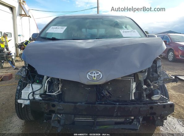 5TDYZ3DC3HS893076 2017 TOYOTA LE Gray Widok wnętrza z tyłu