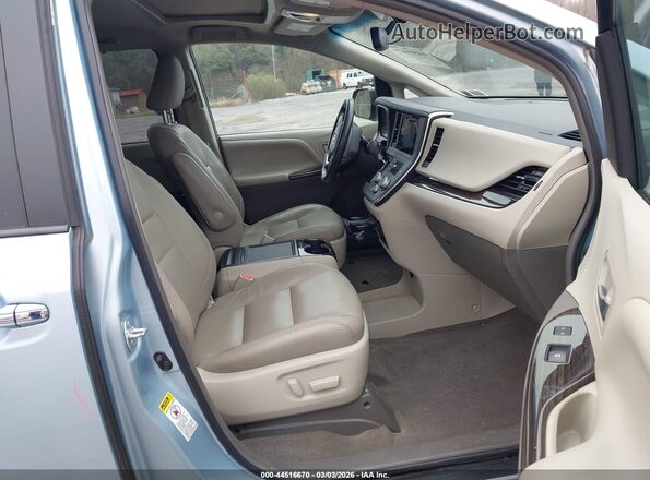 5TDYZ3DC7HS874756 2017 TOYOTA LE Blue Front interior view