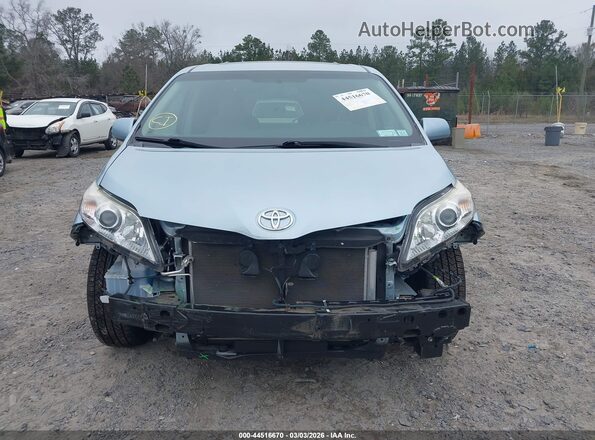 5TDYZ3DC7HS874756 2017 TOYOTA LE Blue Rear interior view
