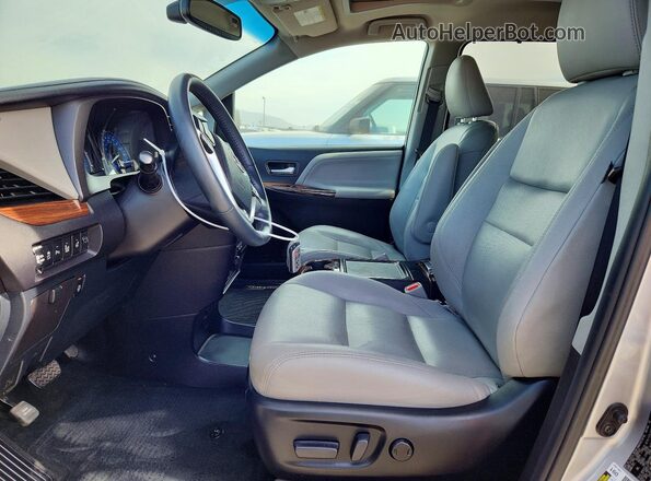 5TDYZ3DC9HS790826 2017 TOYOTA LIMITED Серый Вид салона спереди