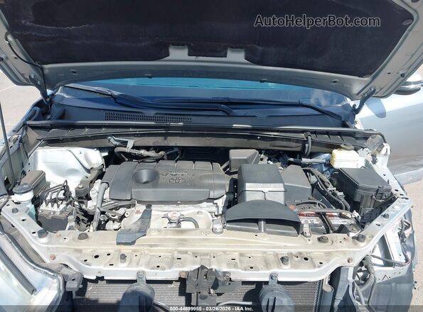 5TDZARFH4HS032156 2017 TOYOTA LE Silver Հետևի տեսք