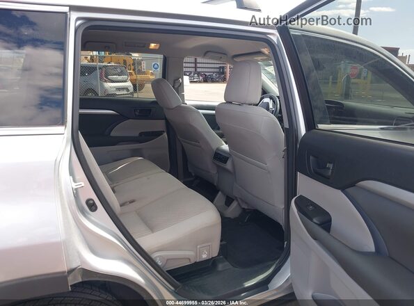 5TDZARFH4HS032156 2017 TOYOTA LE Silver VIN կոդի պիտակի տեսք