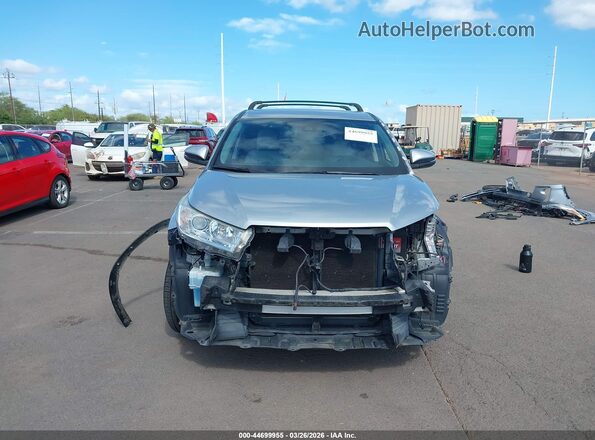 5TDZARFH4HS032156 2017 TOYOTA LE Silver Սալոնի հետևի տեսք