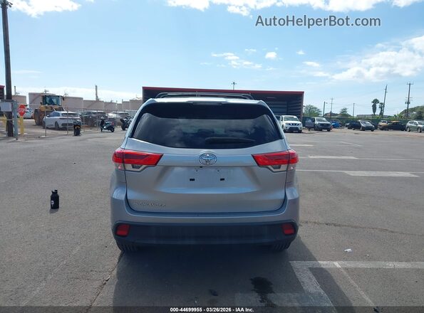 5TDZARFH4HS032156 2017 TOYOTA LE Silver 