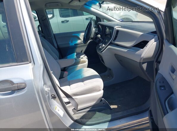 5TDZK3DC9GS703191 2016 TOYOTA SIENNA Silver 