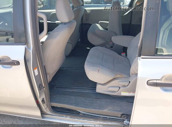 5TDZK3DC9GS703191 2016 TOYOTA SIENNA Silver 