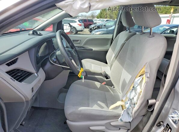 5TDZZ3DC2JS963189 2018 TOYOTA SIENNA Silver 