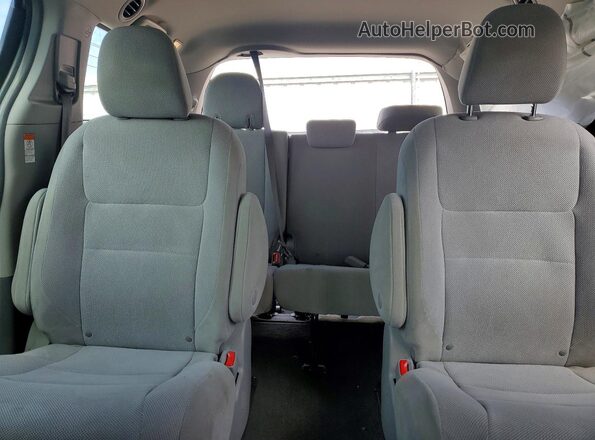 5TDZZ3DC2JS963189 2018 TOYOTA SIENNA Silver 