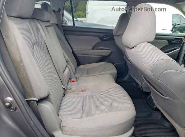 5TDZZRAH2MS525778 2021 TOYOTA HIGHLANDER Gray Rear interior view