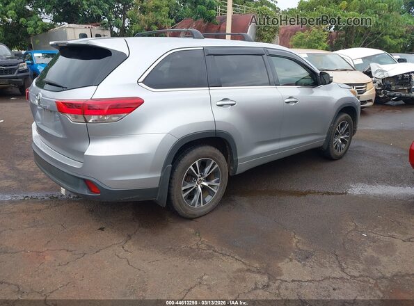5TDZZRFH5HS196993 2017 TOYOTA LE Silver Задня права чверть