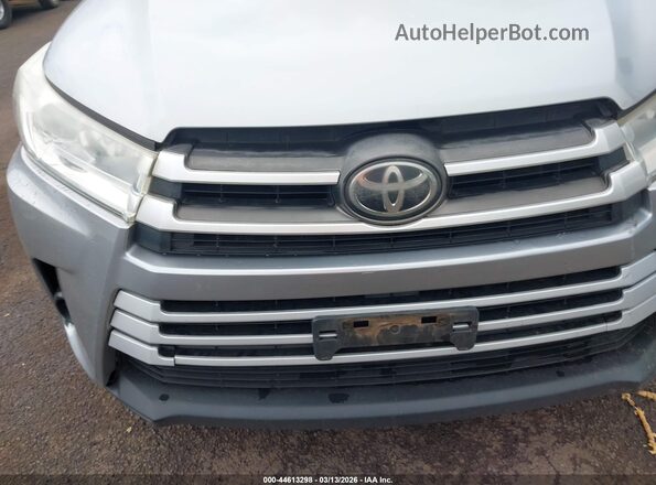 5TDZZRFH5HS196993 2017 TOYOTA LE Silver Вид ззаду