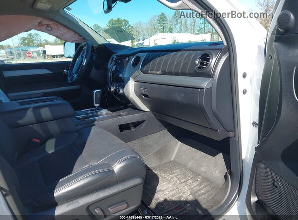 5TFAY5F18MX047820 2021 TOYOTA TUNDRA Белый Вид салона спереди