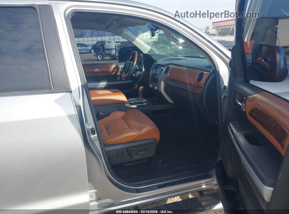 5TFAY5F19MX003938 2021 TOYOTA TUNDRA Silver Widok wnętrza z przodu