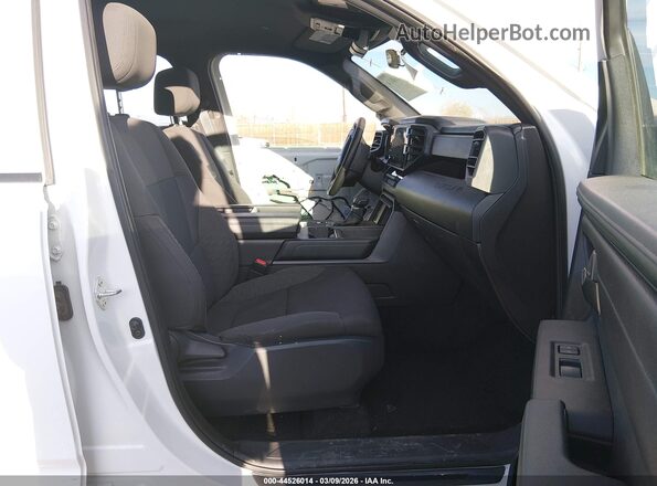 5TFKB5DB6SX301085 2025 TOYOTA TUNDRA White Widok wnętrza z przodu