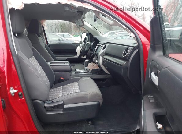 5TFUY5F1XMX998405 2021 TOYOTA TUNDRA Red Widok wnętrza z tyłu
