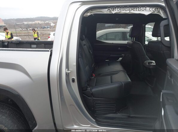 5TFWC5DBXRX041332 2024 TOYOTA TUNDRA HYBRID Silver VIN կոդի պիտակի տեսք