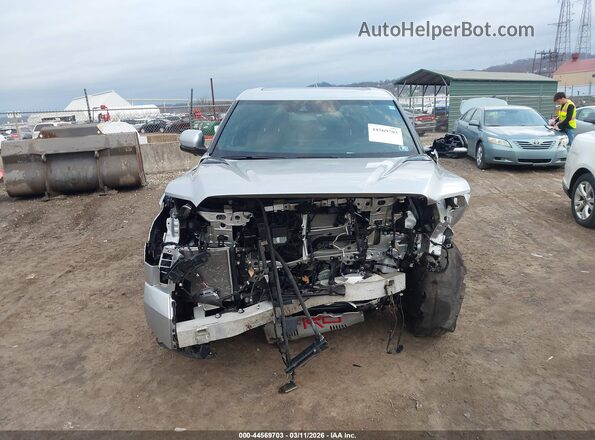 5TFWC5DBXRX041332 2024 TOYOTA TUNDRA HYBRID Silver Առջևի վահանակի տեսք