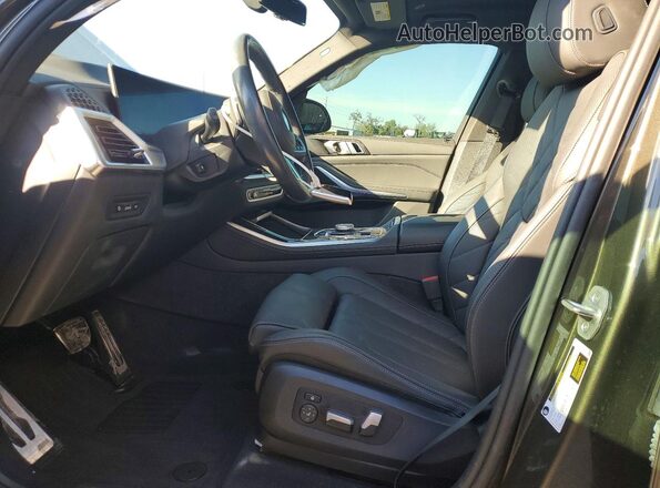 5UX13EU04R9W14687 2024 BMW X5 Green Вид салону спереду