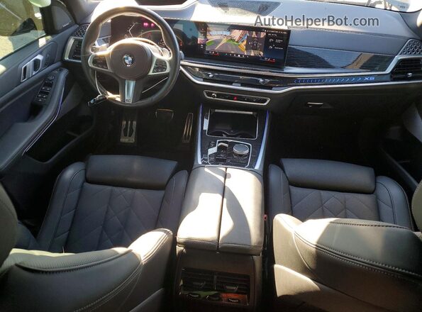 5UX13EU04R9W14687 2024 BMW X5 Green Вид панелі приладів