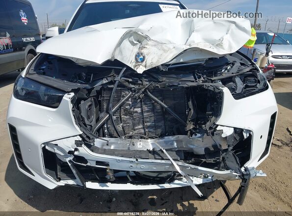 5UX13EU06S9W46157 2025 BMW X5 White Front view