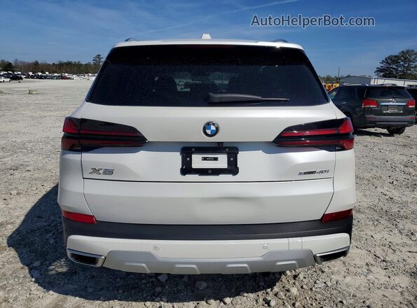5UX13EU07R9U34264 2024 BMW X5 White უკანა ხედი
