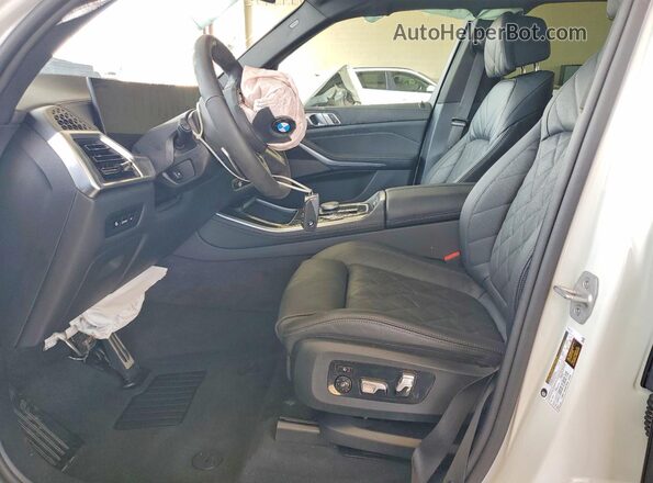5UX13EU0XT9179844 2026 BMW X5 White Vista interior delantera