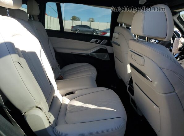 5UX23EM00R9U51976 2024 BMW X7 Silver Rear interior view