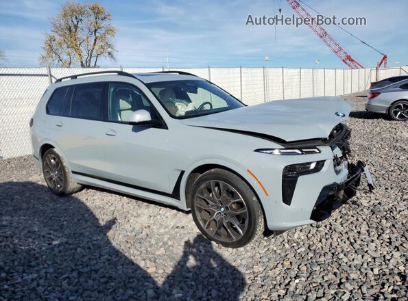 5UX23EM00R9U51976 2024 BMW X7 Silver Front right
