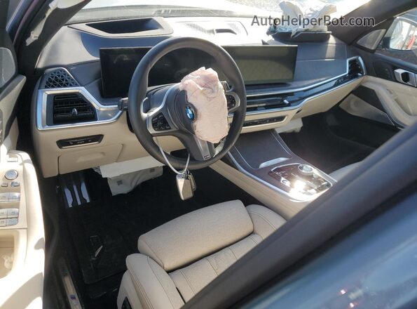 5UX23EM00R9U51976 2024 BMW X7 Silver Dashboard view