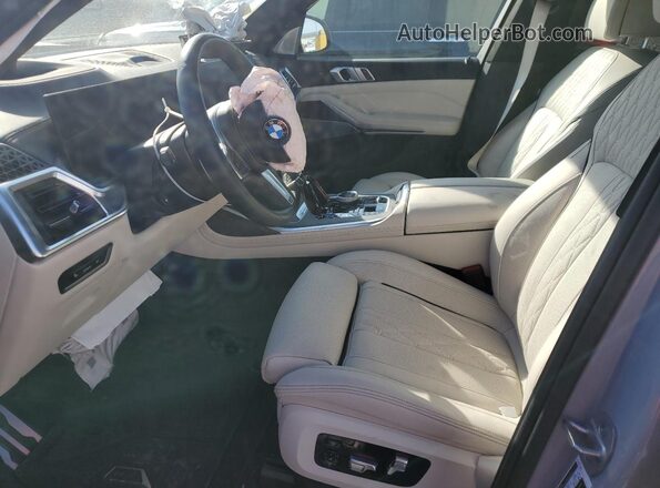 5UX23EM00R9U51976 2024 BMW X7 Silver Front interior view