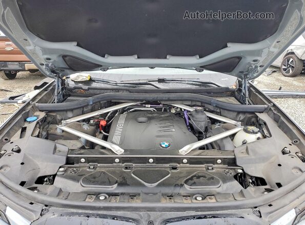 5UX23EM01P9N65305 2023 BMW X7 Silver ძრავის განყოფილების ხედი