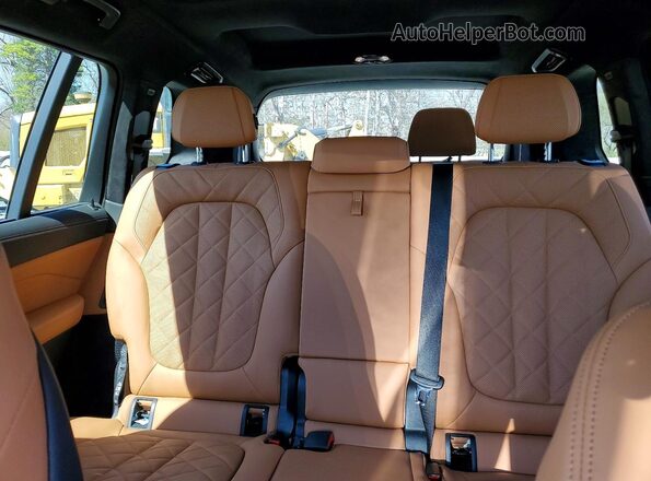 5UX23EM01R9U39738 2024 BMW X7 Charcoal Widok tylnych siedzeń