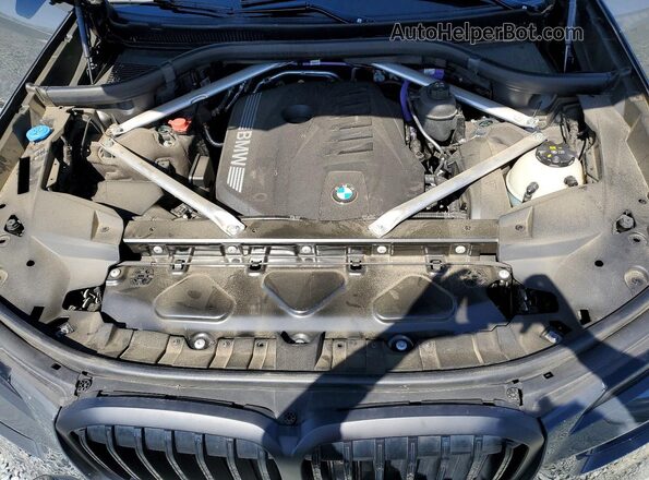5UX23EM01R9U39738 2024 BMW X7 Charcoal Widok komory silnika