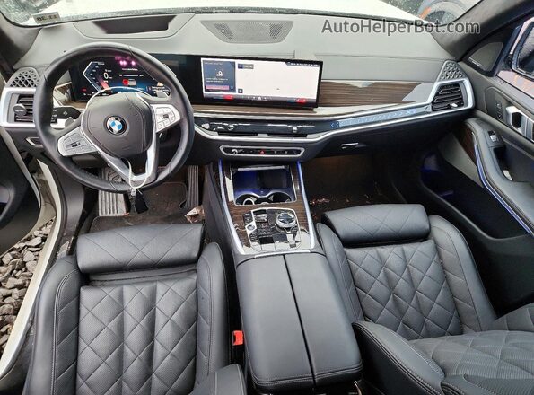 5UX23EM02S9W23009 2025 BMW X7 White Вид панелі приладів