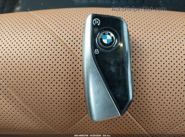 5UX23EM04R9S76938 2024 BMW X7 Gray წინა პანელის ხედი