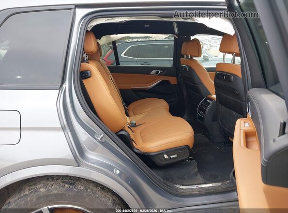 5UX23EM04R9S76938 2024 BMW X7 Gray VIN კოდის სტიკერის ხედი