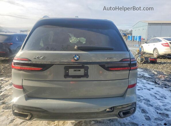 5UX23EM04T9202653 2026 BMW X7 Gray უკანა ხედი
