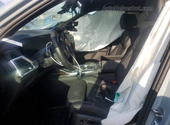 5UX23EM04T9202653 2026 BMW X7 Gray წინა სალონის ხედი