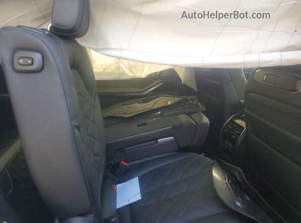 5UX23EM04T9202653 2026 BMW X7 Gray უკანა სავარძლების ხედი