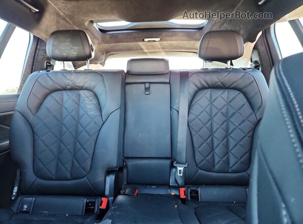 5UX23EM05S9X84485 2025 BMW X7 Blue უკანა სავარძლების ხედი