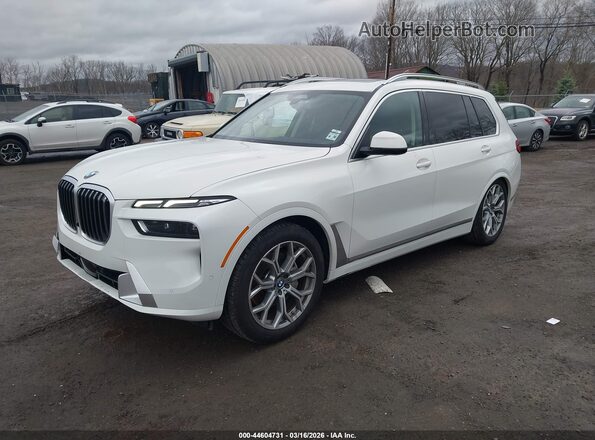 5UX23EM05S9Z99591 2025 BMW X7 White Առջևի ձախ երեք քառորդ տեսարան