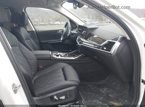 5UX23EM05S9Z99591 2025 BMW X7 White Սալոնի դիմացի տեսք