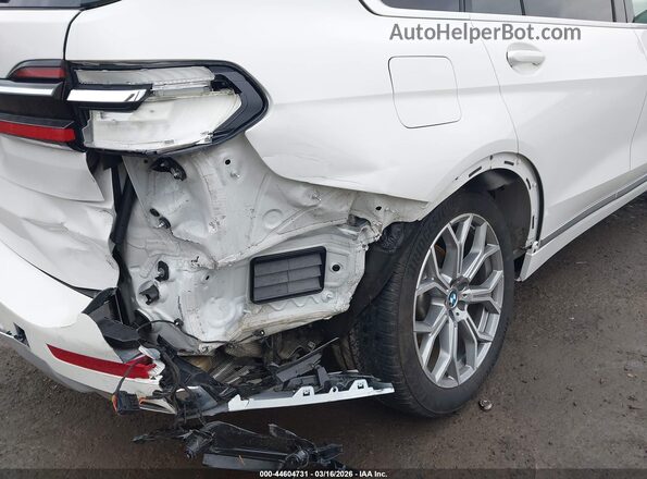 5UX23EM05S9Z99591 2025 BMW X7 White Դիմացի տեսք