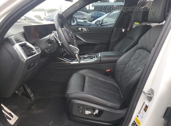 5UX23EM06P9P35206 2023 BMW X7 White წინა სალონის ხედი