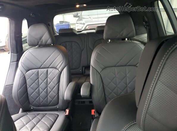 5UX23EM06P9P35206 2023 BMW X7 White უკანა სავარძლების ხედი