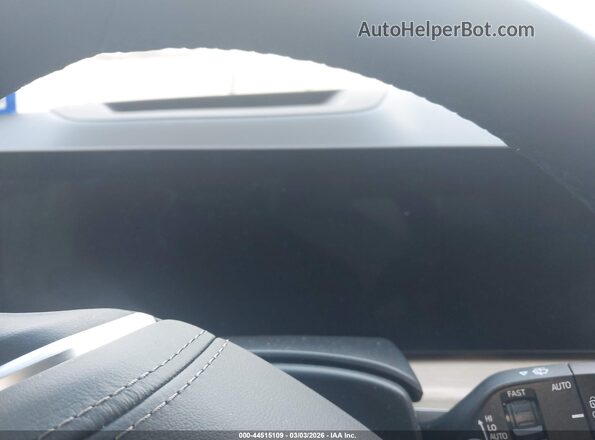 5UX23EM06R9V50477 2024 BMW X7 Gray Rear seats view