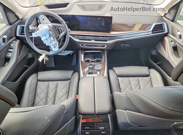 5UX23EM07S9Z37299 2025 BMW X7 Black Widok deski rozdzielczej
